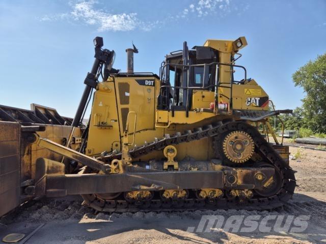 CAT D9T Верижни булдозери
