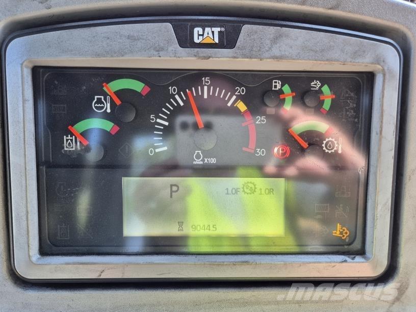 CAT D9T Верижни булдозери
