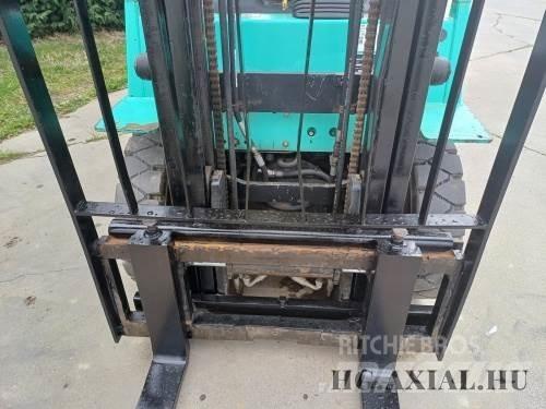  Mitshubishi FD 25 Вилични кари-повдигачи - други