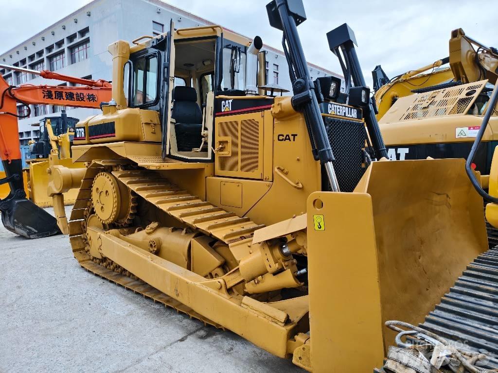 CAT D 7 R Верижни булдозери
