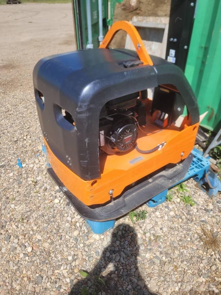 Atlas Copco RP400 Теглени вибрационни валяци
