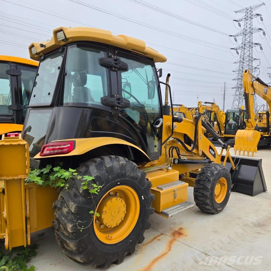 CAT 420F Товарач със заден ексватор