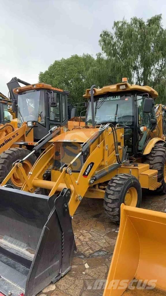 CAT 420 F Товарач със заден ексватор