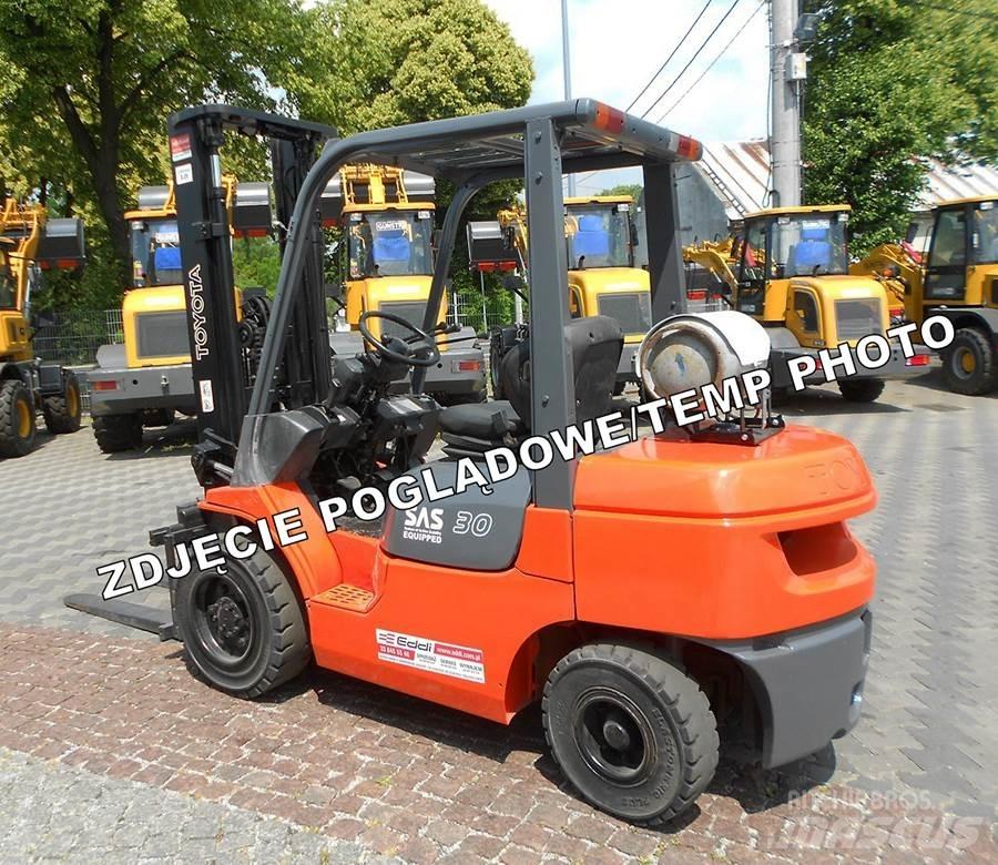 Toyota 02-7FGF30 Камиони с АГУ