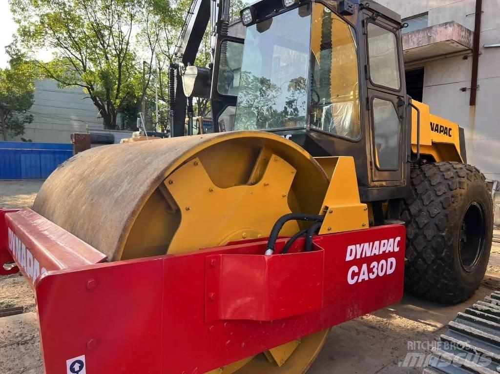 Dynapac CA 30 D Еднобарабанни ролки
