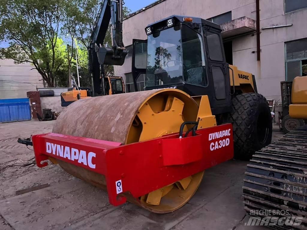 Dynapac CA 30 D Еднобарабанни ролки
