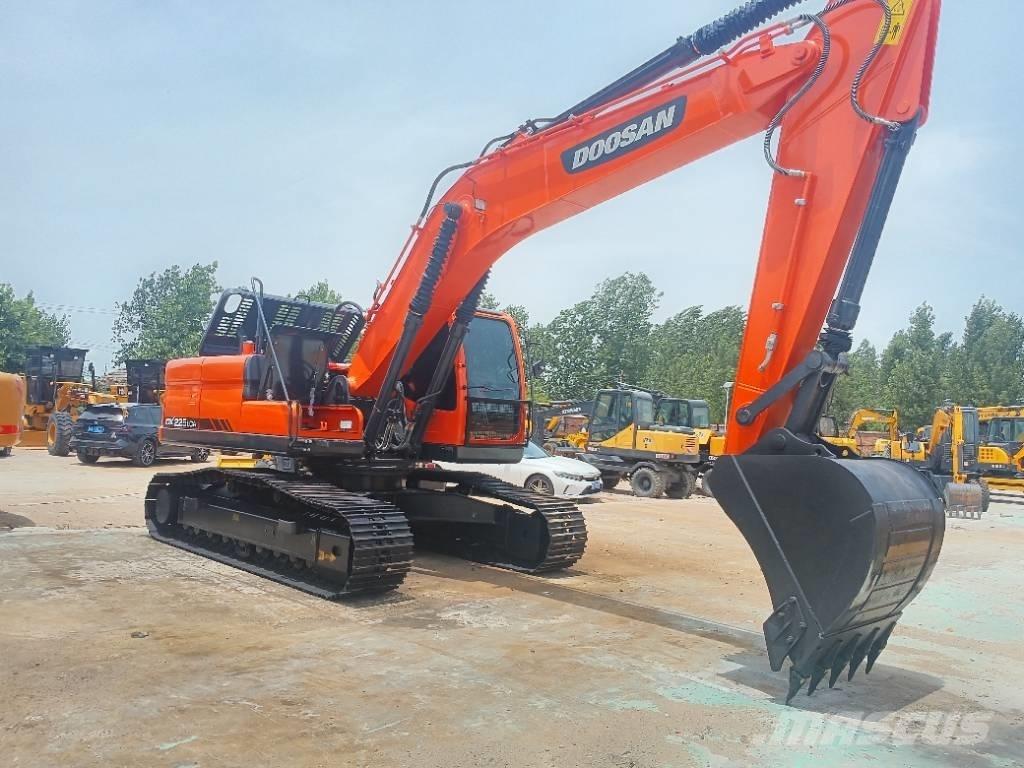 Doosan DX 225 Верижен екскаватор