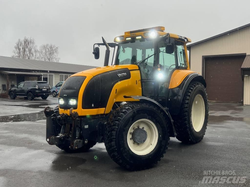 Valtra M 150-4 Трактори