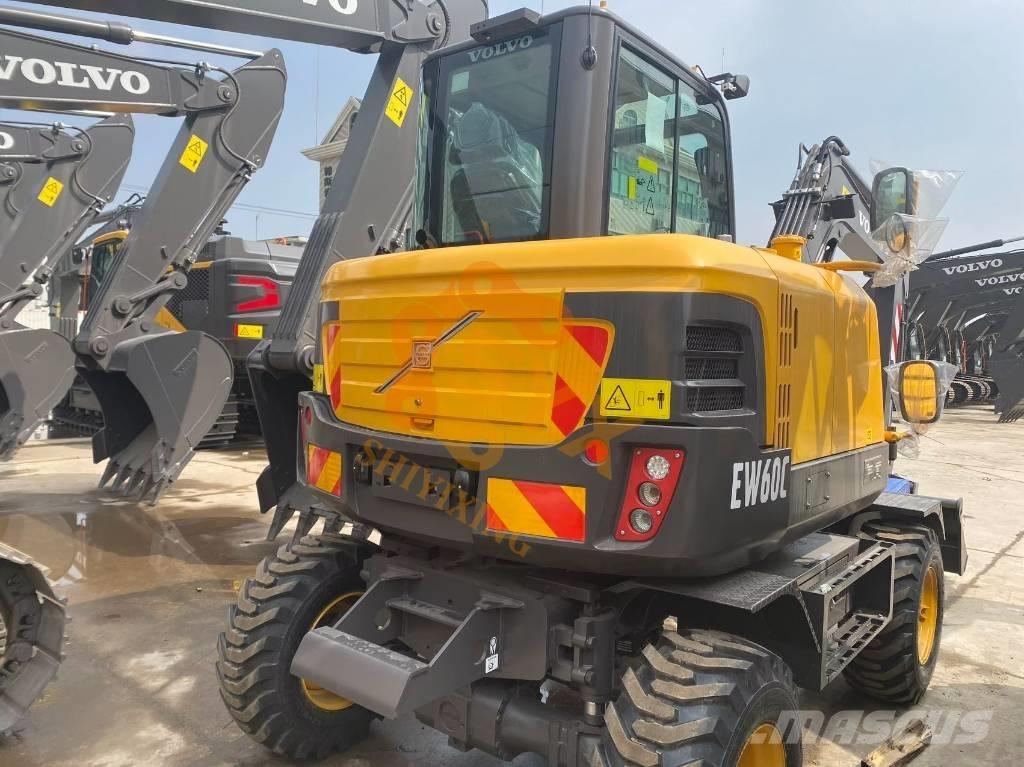 Volvo EW 60w vs Верижен екскаватор