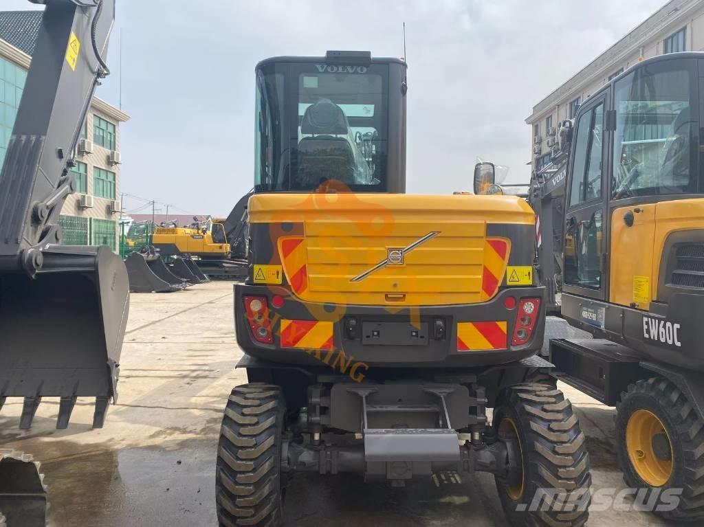 Volvo EW 60w vs Верижен екскаватор
