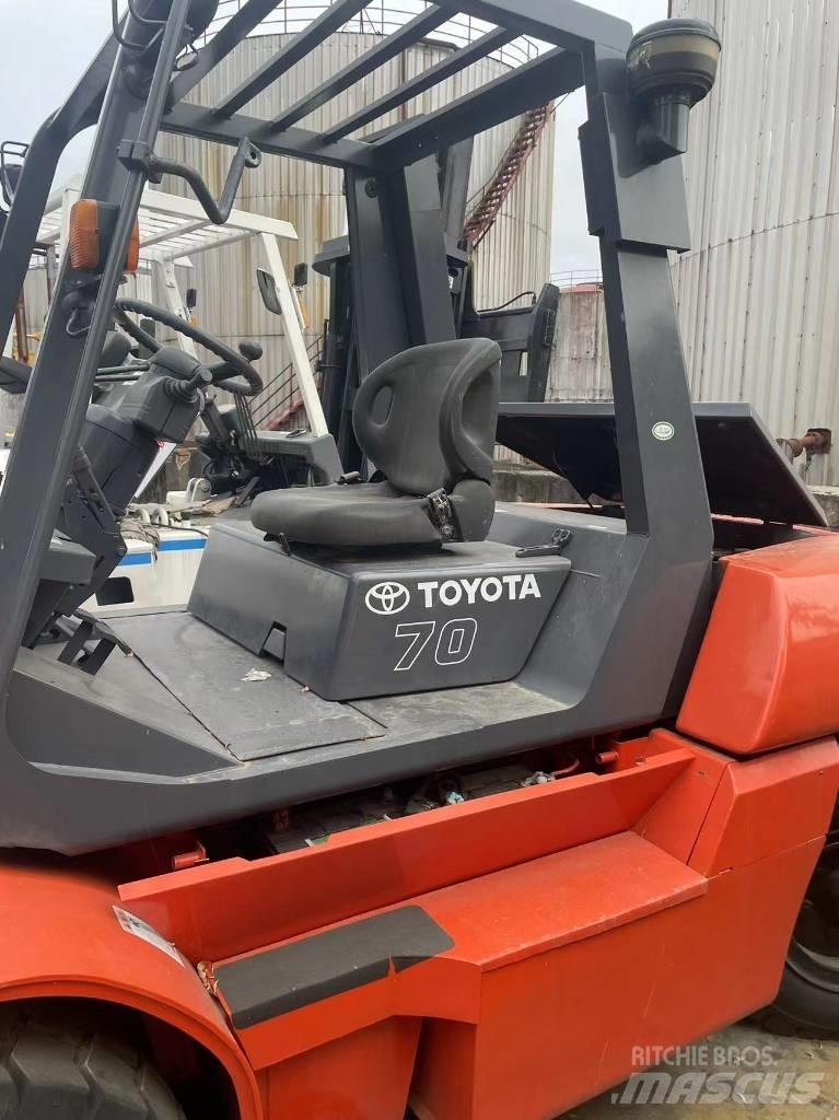 Toyota 7 Ton Дизелови камиони