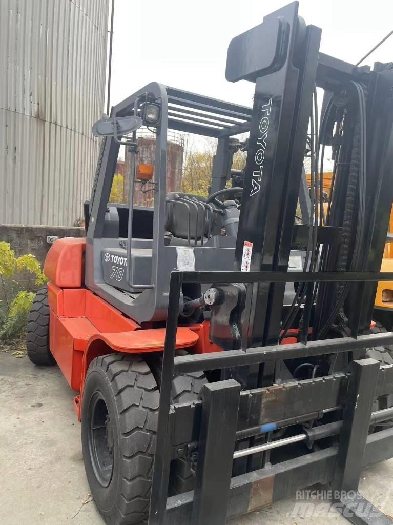 Toyota 7 Ton Дизелови камиони