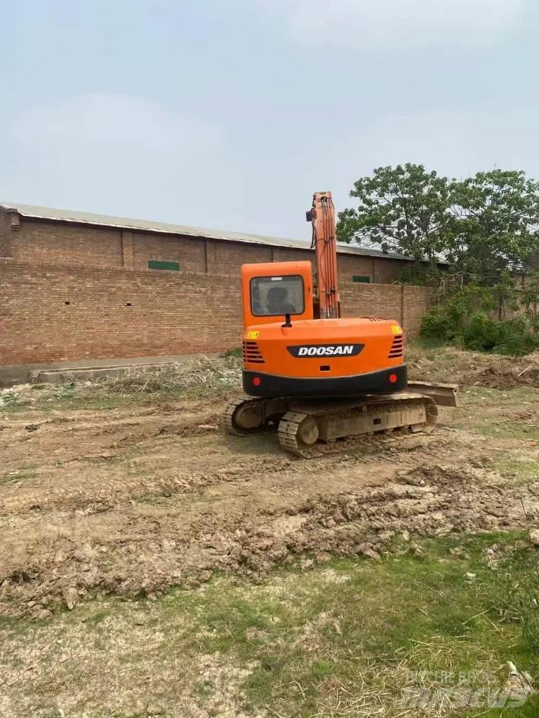Doosan DX80 Средни екскаватори 7т - 12т