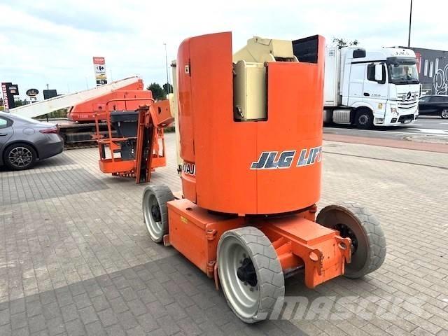 JLG E 300 AJP Съчленени стрелови подемници
