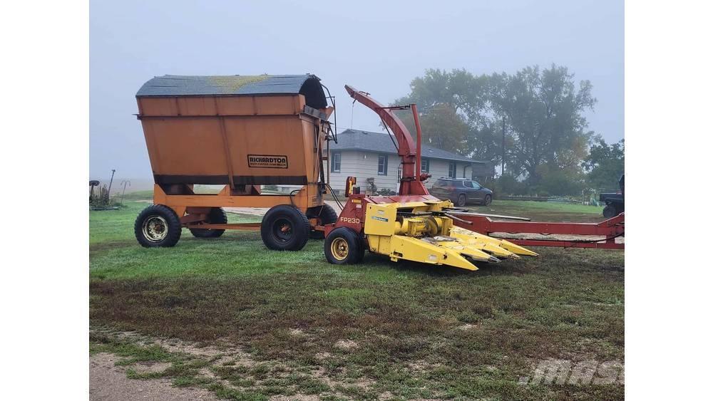 New Holland FP230 Фуражни комбайни
