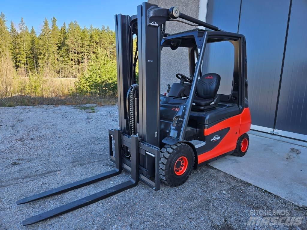 Linde E30-01 Електрически вилични кари-повдигачи