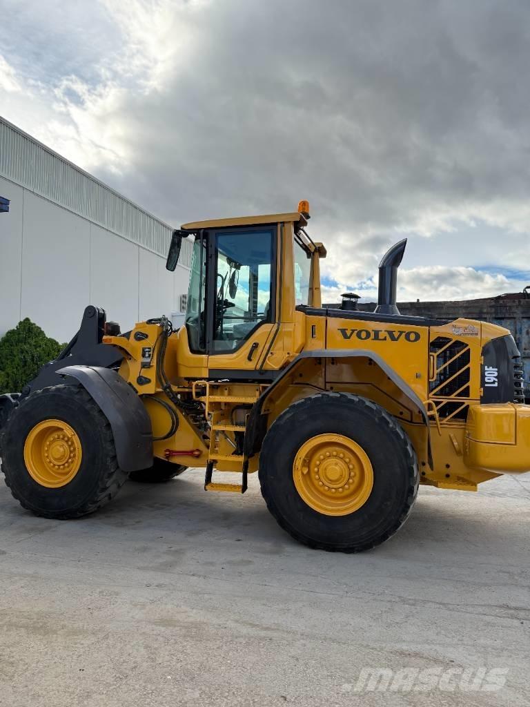 Volvo L 90 F Колесни товарачи