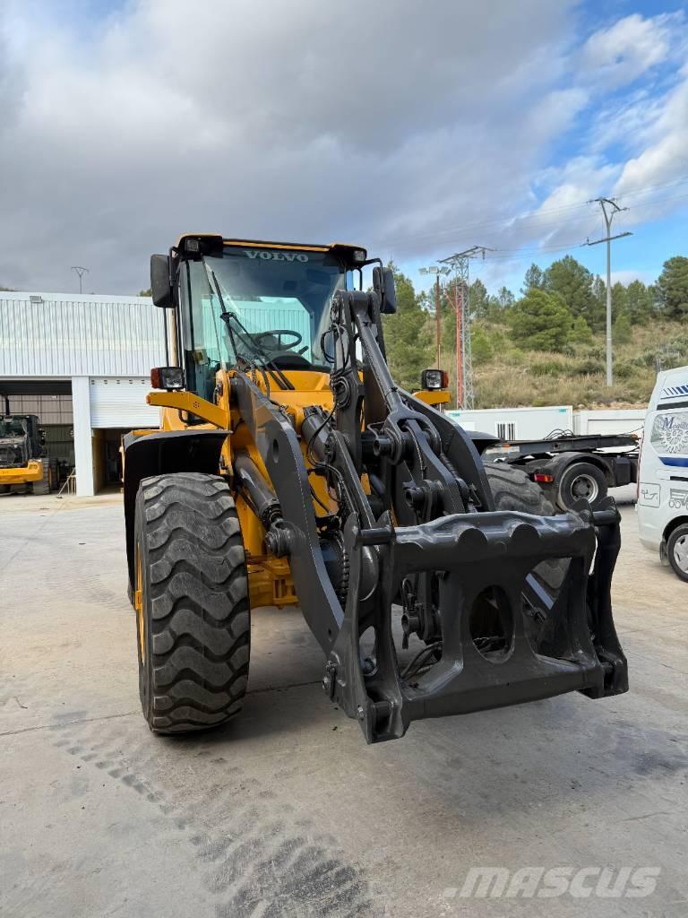 Volvo L 90 F Колесни товарачи