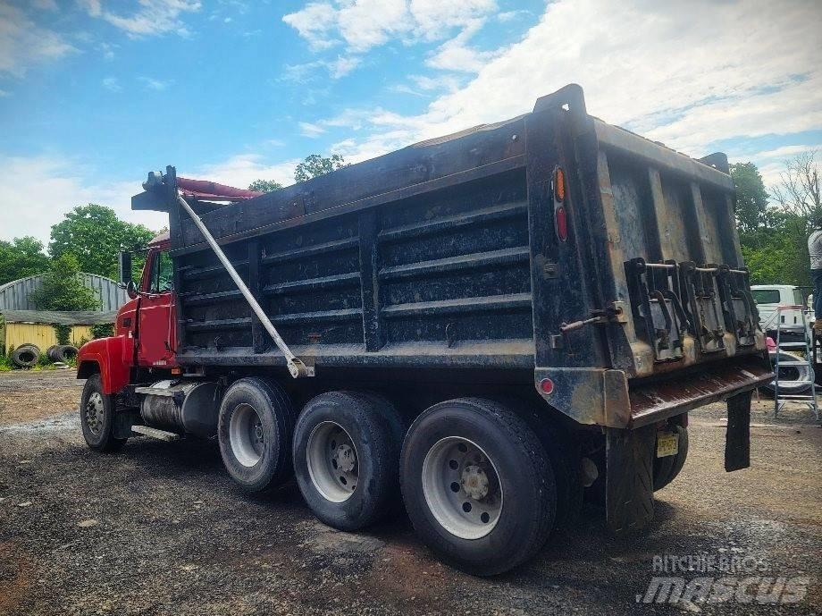 Mack CH613 Самосвал