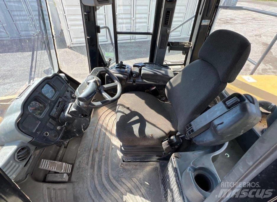 CAT 980G Колесни товарачи