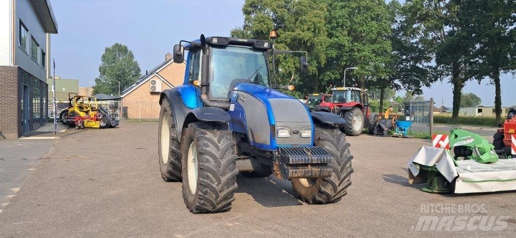 Valtra T160 Трактори