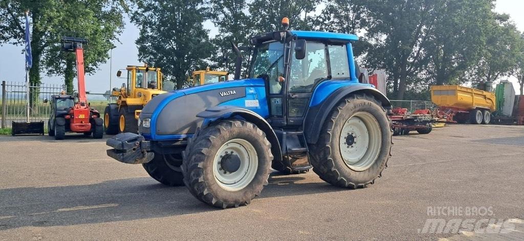 Valtra T160 Трактори