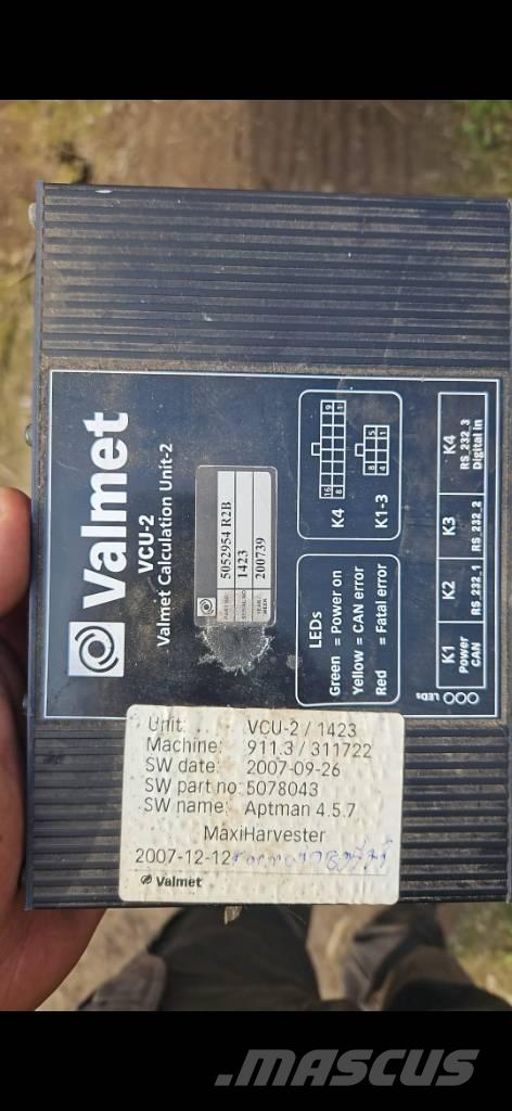  Valmet/Komatsu 911 Електроники