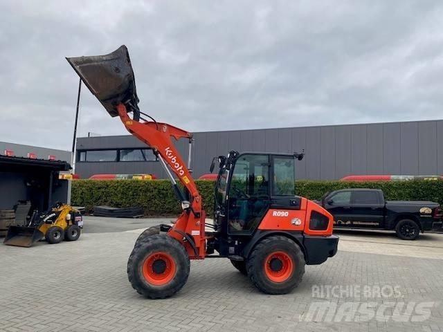 Kubota R 090 Колесни товарачи