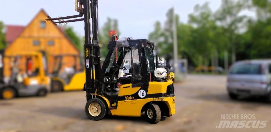 Yale GLP25VX Камиони с АГУ