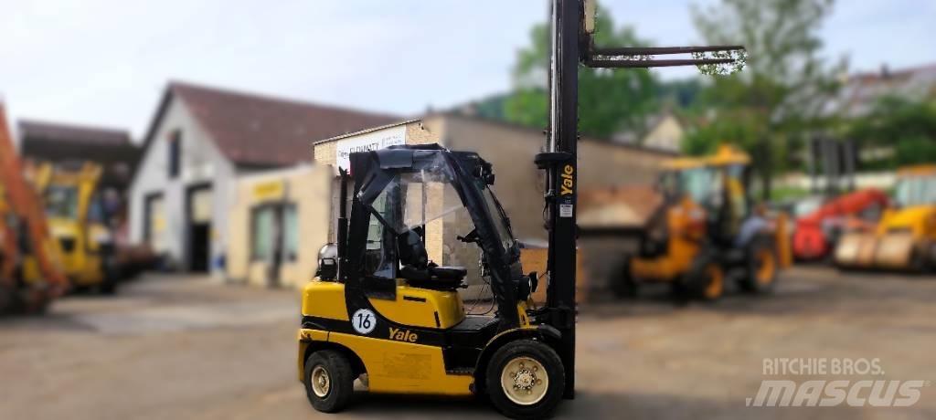 Yale GLP25VX Камиони с АГУ