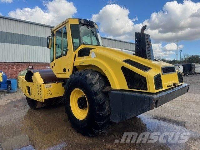 Bomag BW 216 DH-4i Еднобарабанни ролки
