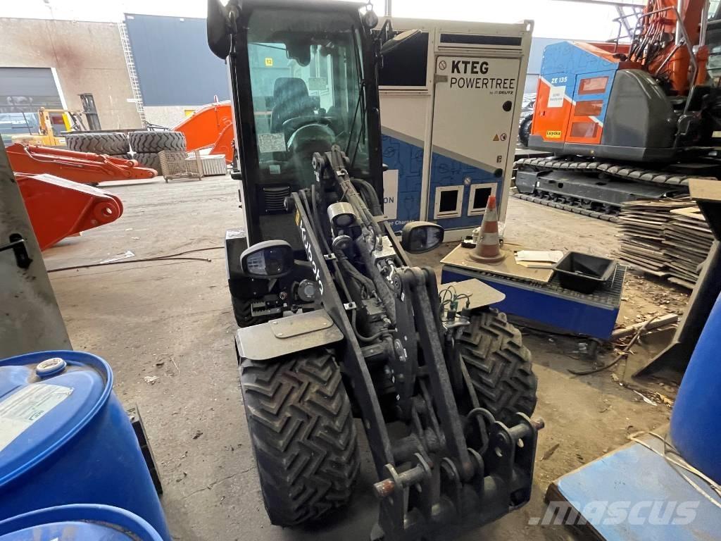 Kubota RT220-2e Колесни товарачи