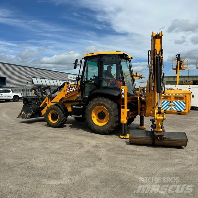 JCB 3CX Plus Товарач със заден ексватор