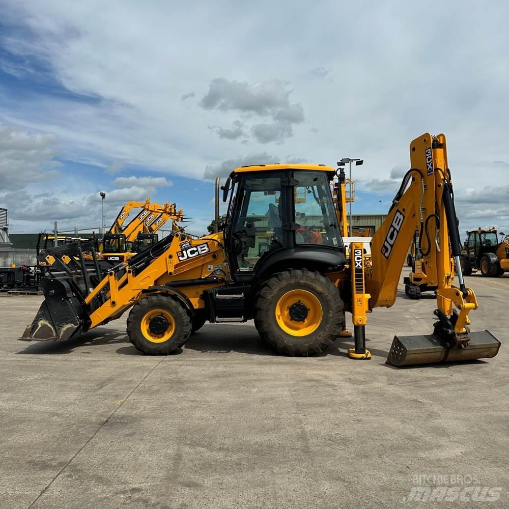JCB 3CX Plus Товарач със заден ексватор
