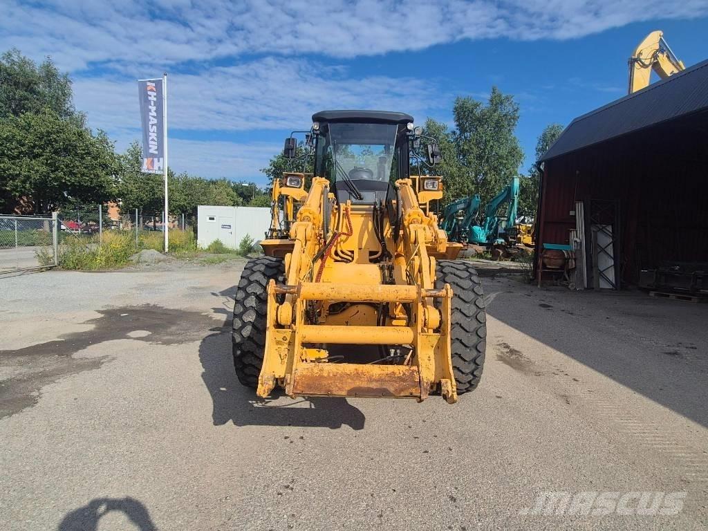 LiuGong 842 Колесни товарачи