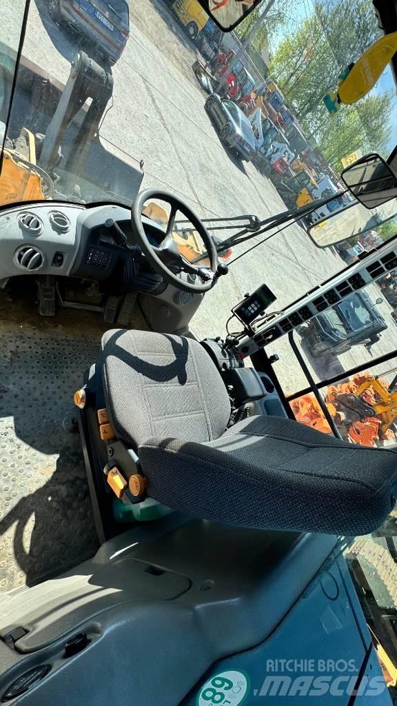 Volvo L 90 F Колесни товарачи
