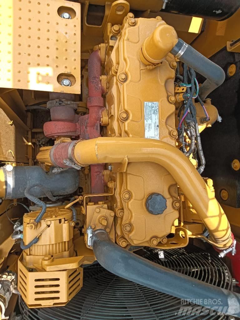 CAT 324D2 Средни екскаватори 7т - 12т