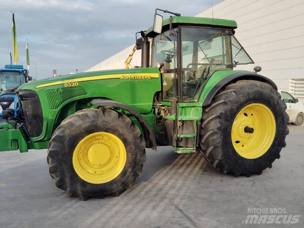 John Deere 8320 Трактори