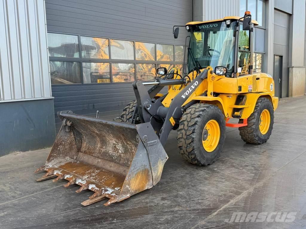 Volvo L30G Колесни товарачи