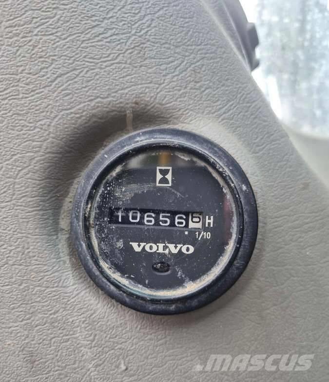 Volvo EC 210 C L Екскаватори с дълго рамо