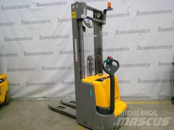 Jungheinrich EJC 216 Колички високоповдигачи с теглич