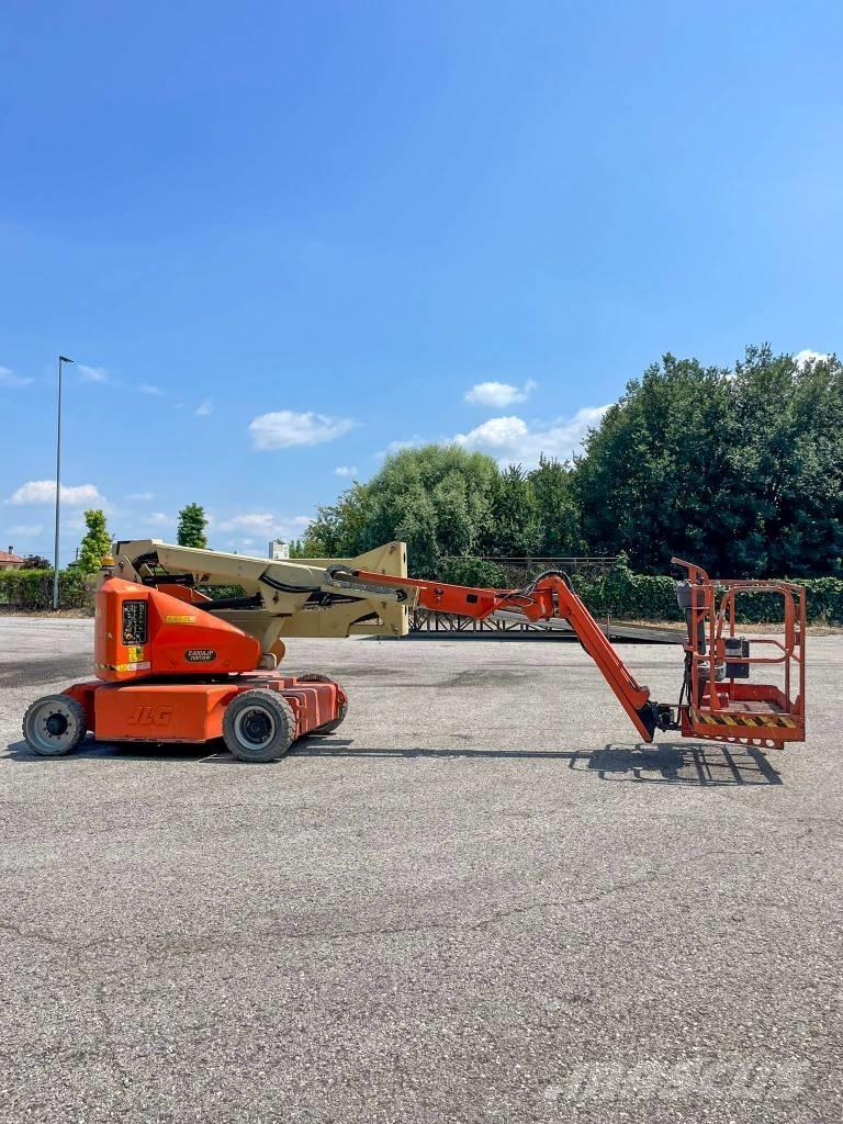 JLG E 400 AJP Съчленени стрелови подемници