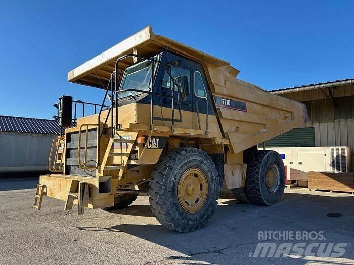 CAT 771D Странични самосвали