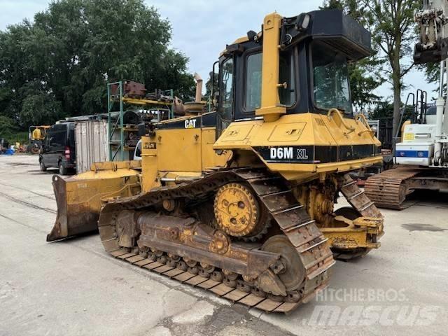 CAT D 6 M XL Верижни булдозери
