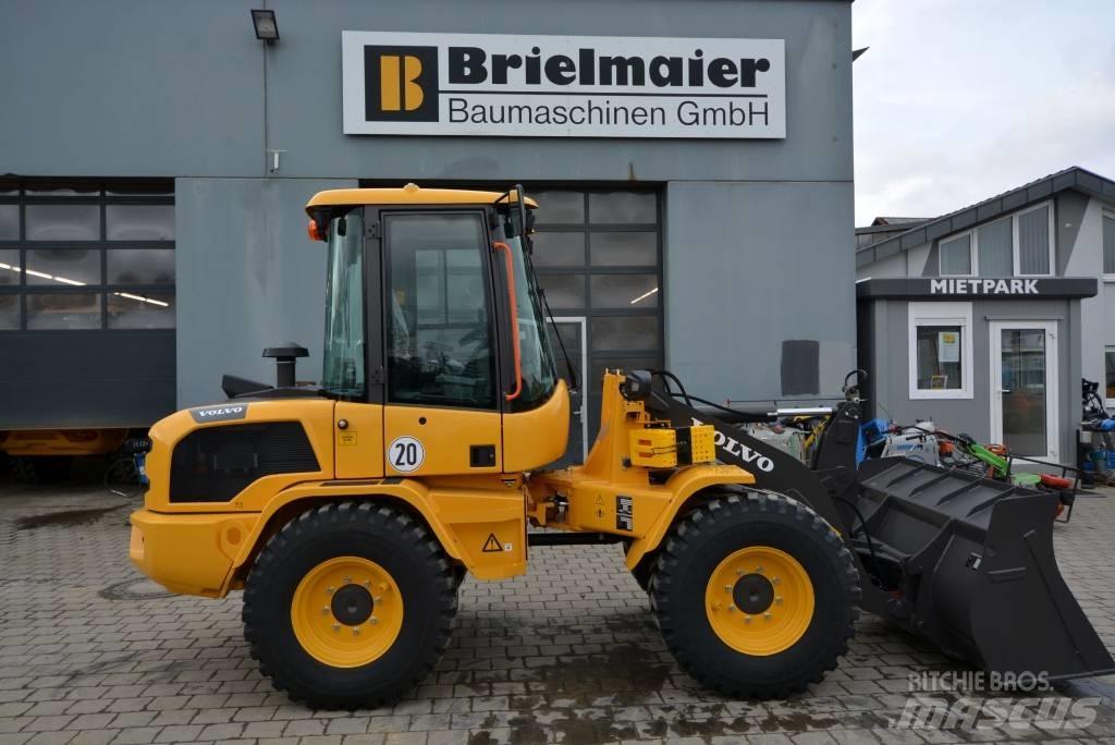 Volvo L 30 H Колесни товарачи