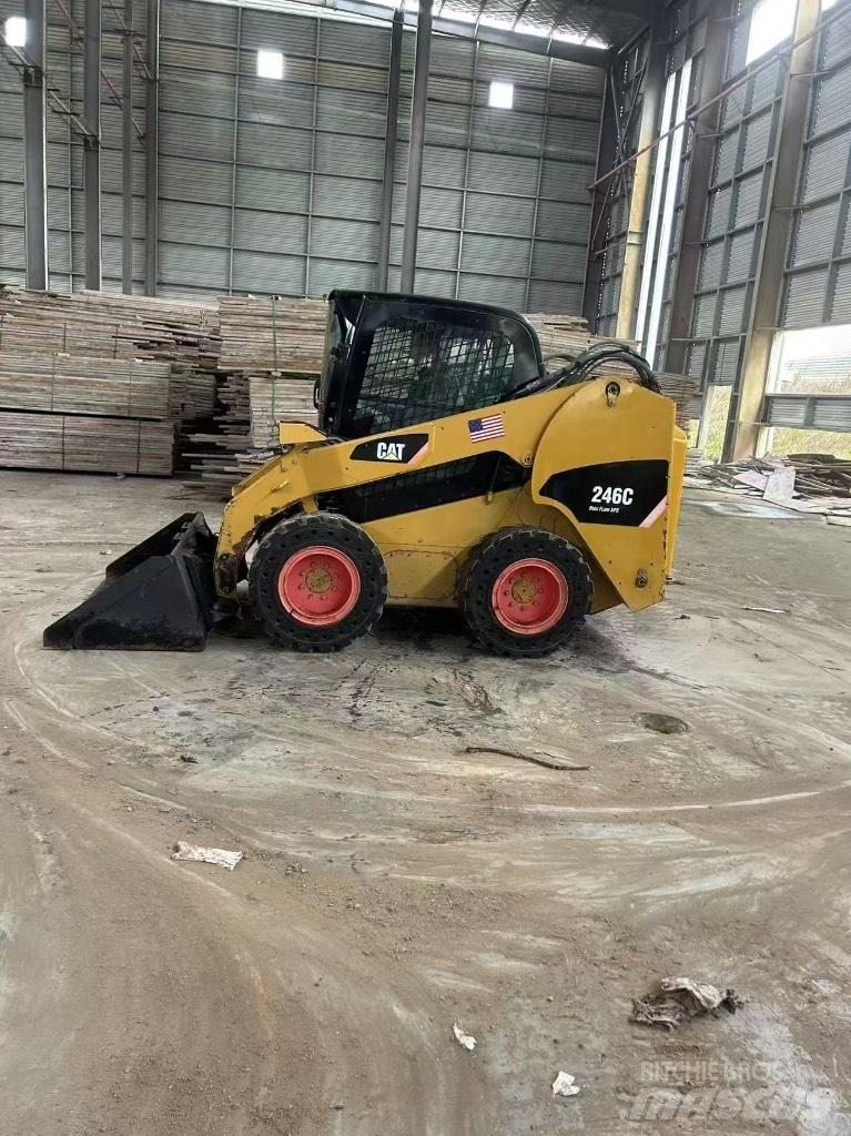 CAT 246 C Мини товарачи
