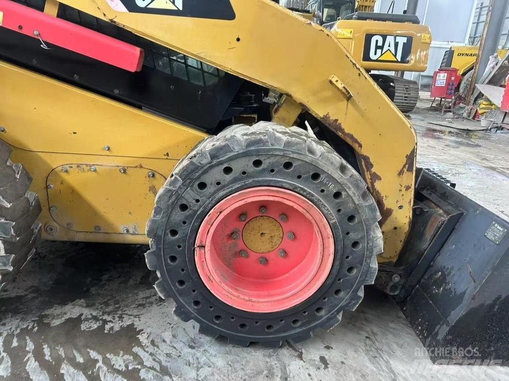 CAT 246 C Мини товарачи
