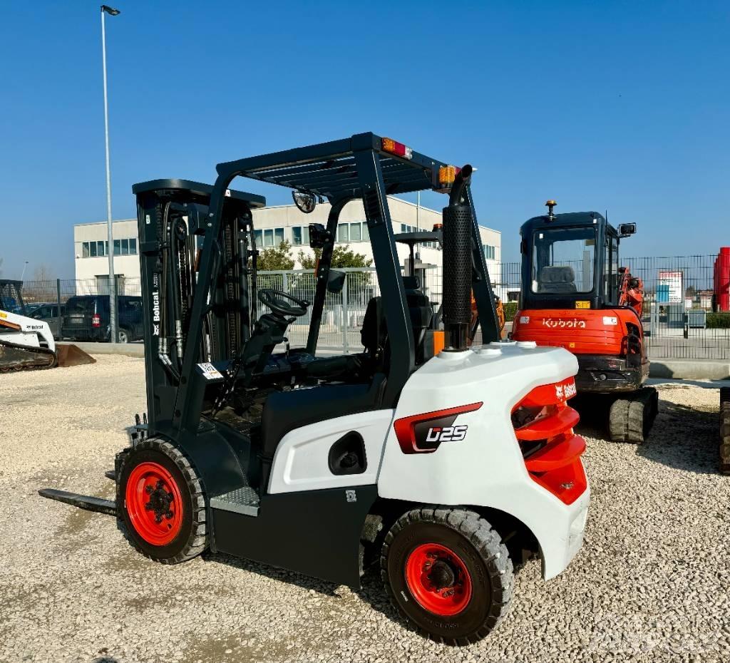 Bobcat D 25 NXP Дизелови камиони