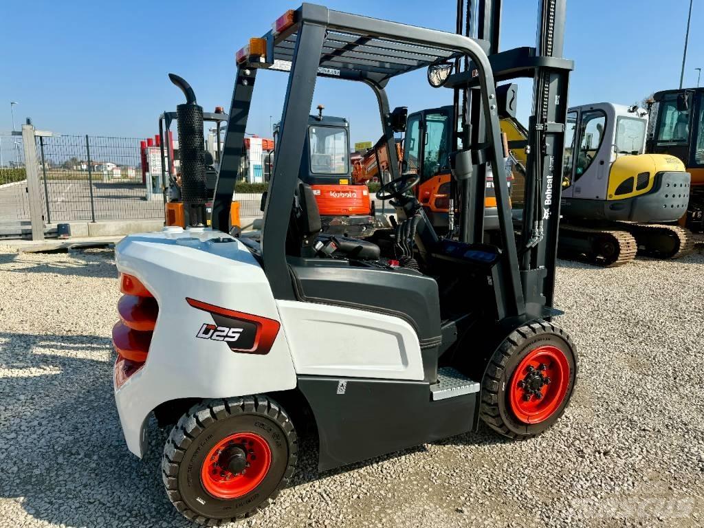 Bobcat D 25 NXP Дизелови камиони
