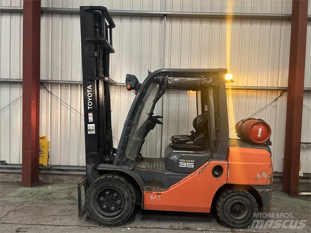 Toyota 02-8FGJF35 Камиони с АГУ